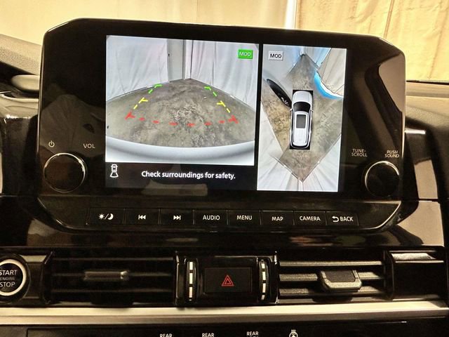 Used 2024 Nissan Pathfinder SL w/ Black Appearance Package FWD image 16