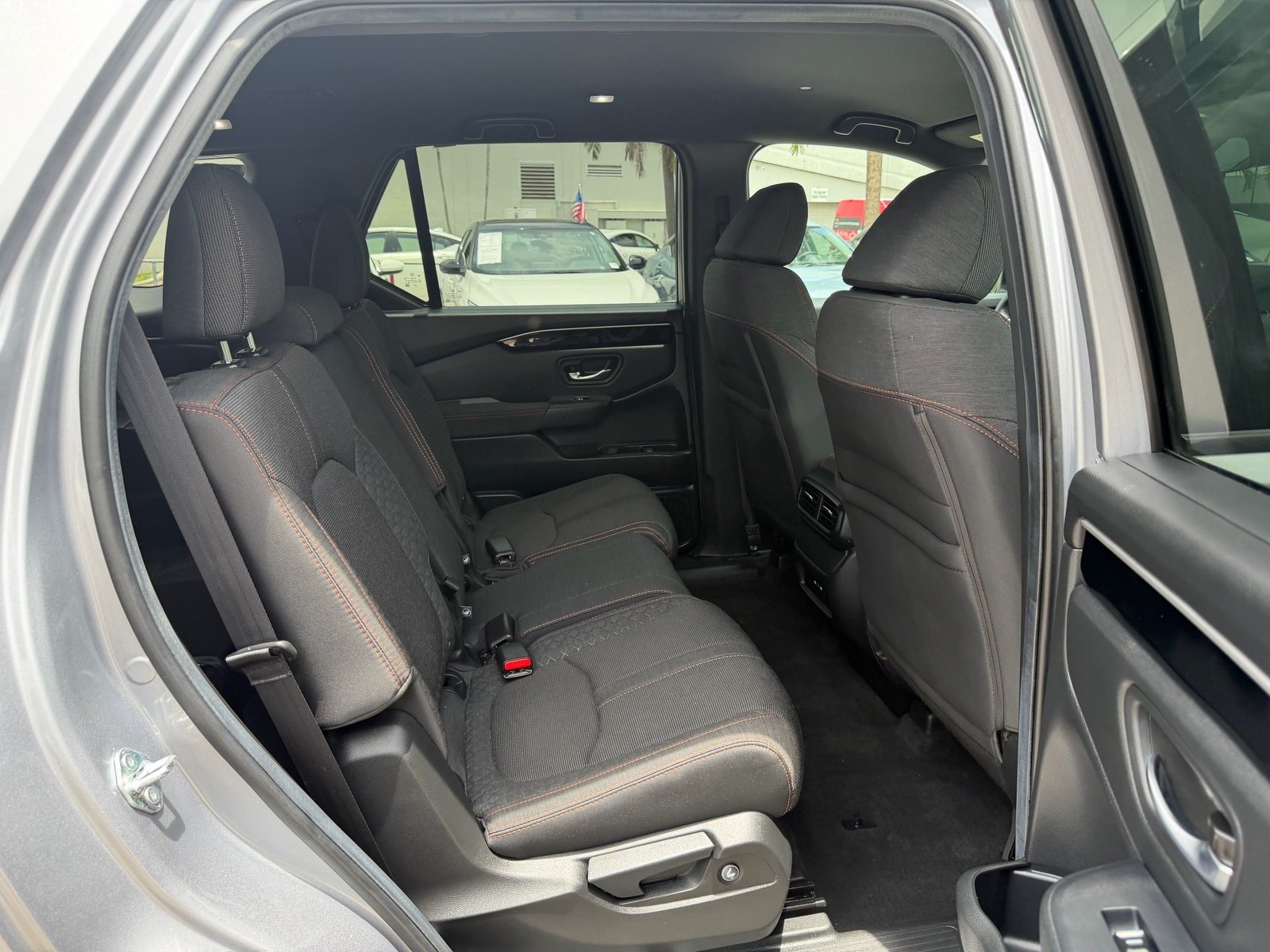Used 2025 Honda Pilot Sport image 18