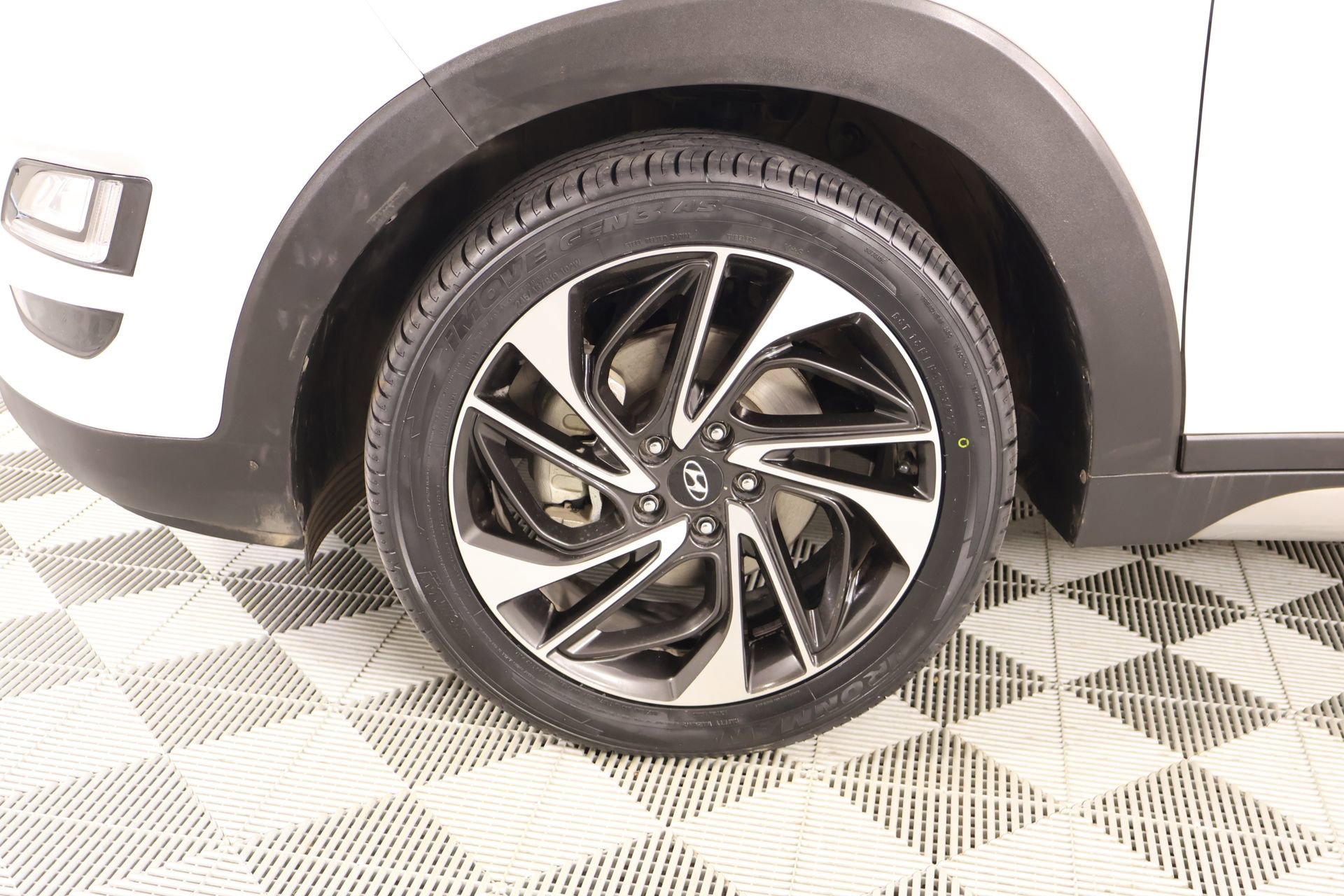 Used 2019 Hyundai Tucson Sport FWD image 17