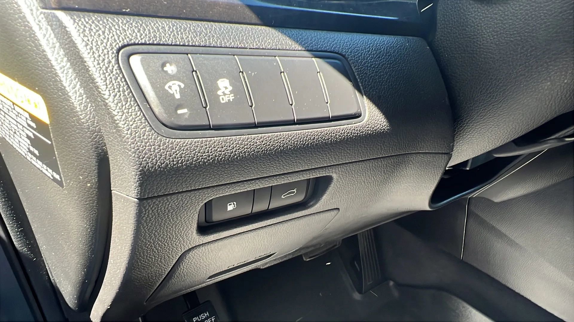 Used 2015 Kia Cadenza Premium image 24