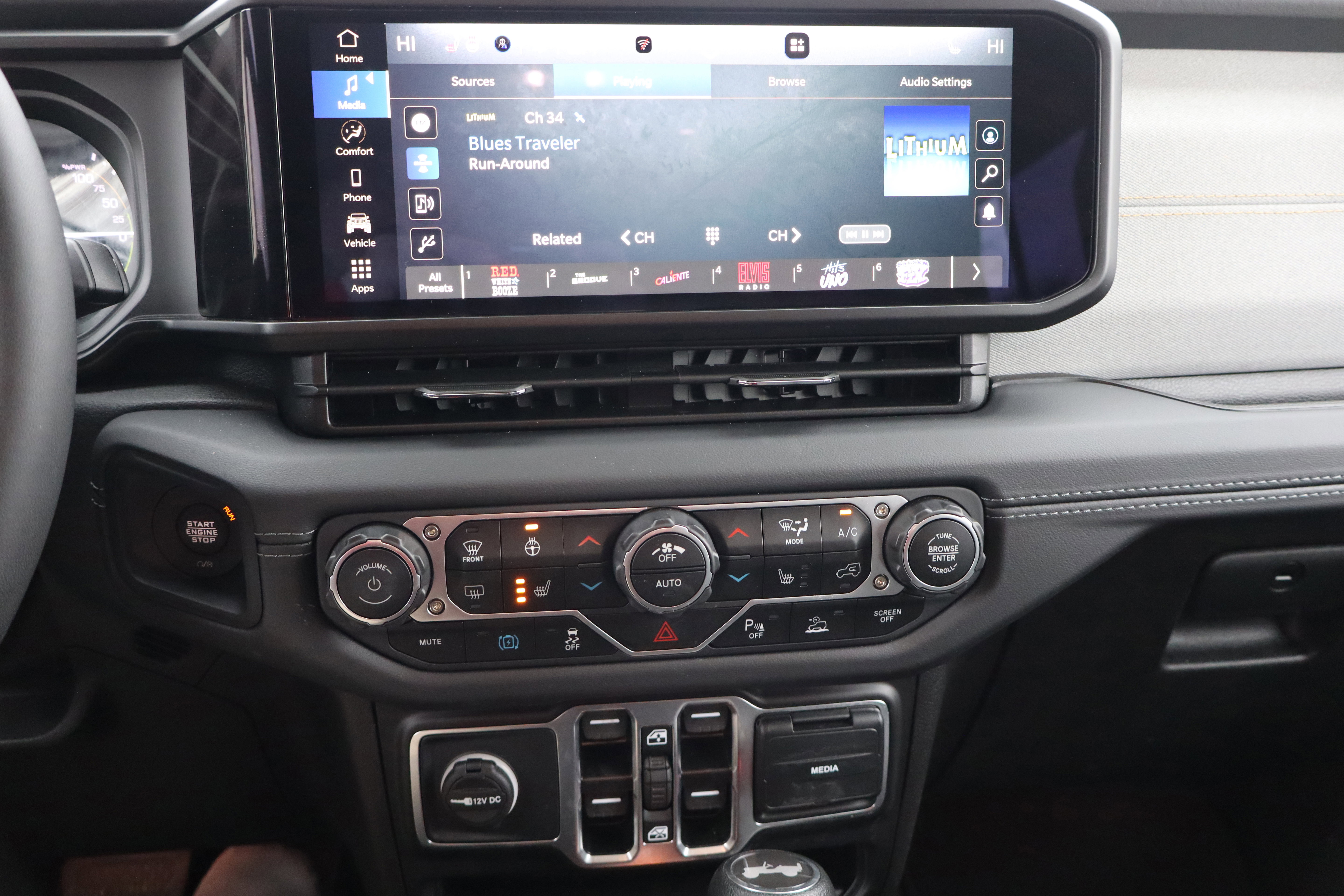 Used 2025 Jeep Wrangler Sahara w/ Safety Group image 17