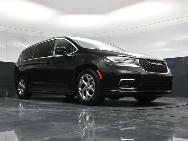 Certified 2024 Chrysler Pacifica Limited FWD image 62