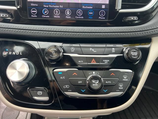 Used 2019 Chrysler Pacifica Limited FWD image 35