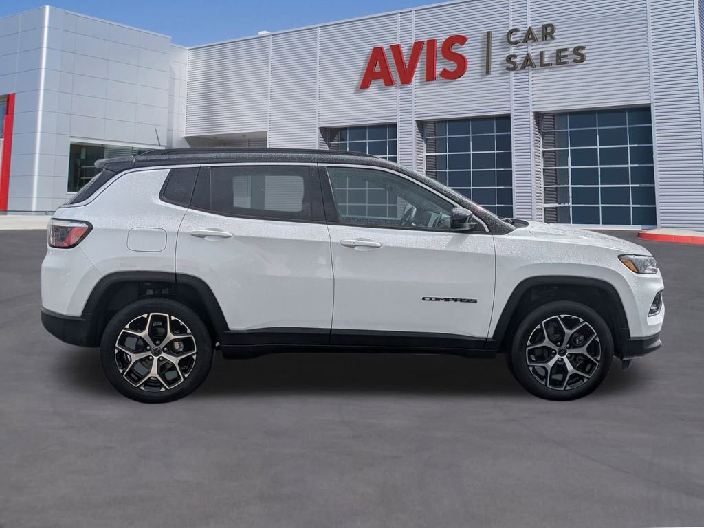 Used 2025 Jeep Compass Limited image 5