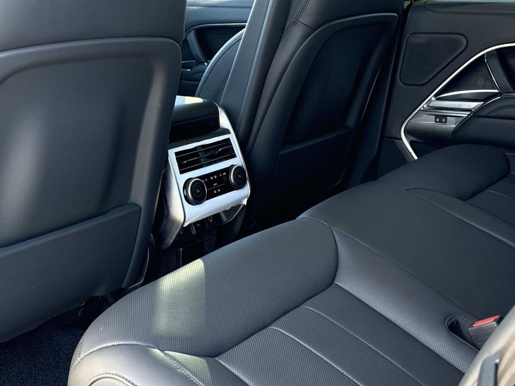 New 2025 Land Rover Range Rover SE image 23