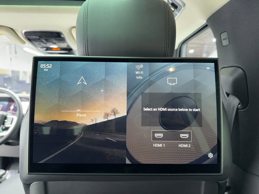 Used 2023 Land Rover Range Rover Long Wheelbase SE image 23