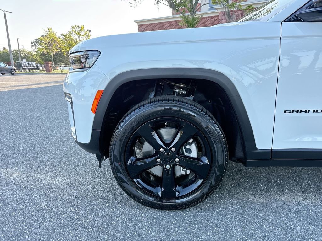 New 2026 Jeep Grand Cherokee L Limited w/ Limited Altitude Package AWD/4WD image 11