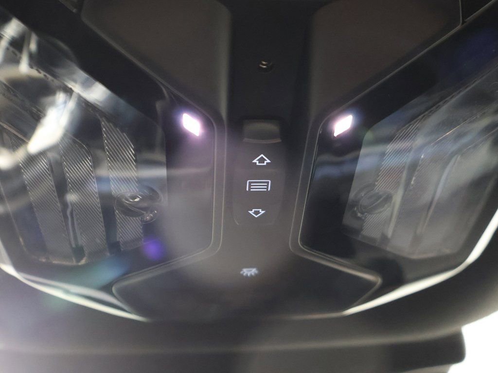 Used 2025 BMW 740i xDrive image 59