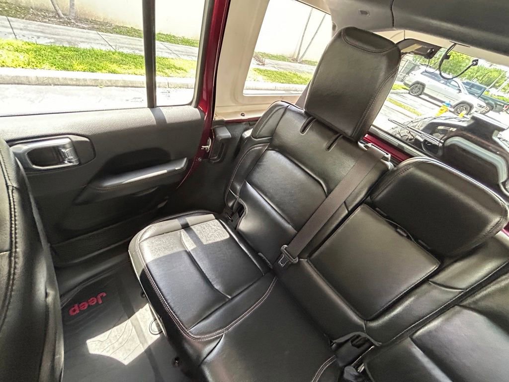 Used 2022 Jeep Wrangler Unlimited Rubicon w/ Trailer Tow Package AWD/4WD image 12