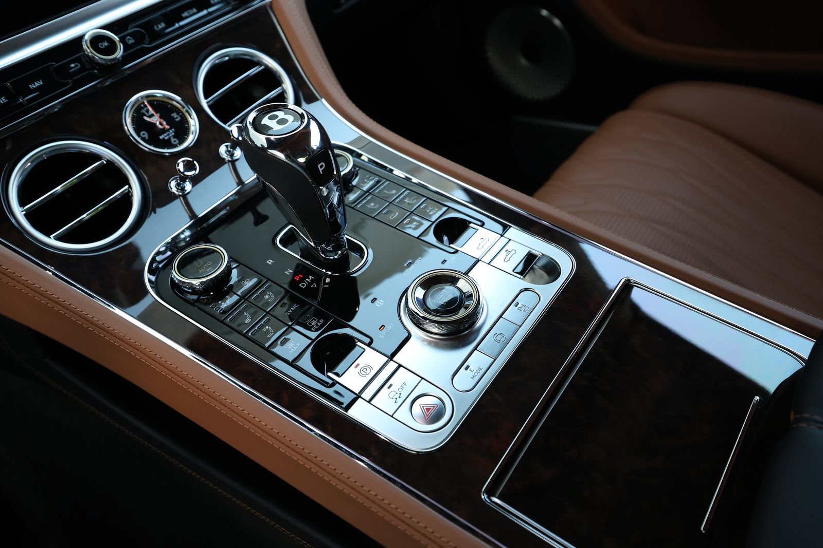 Certified 2026 Bentley Continental GT Azure AWD/4WD image 31