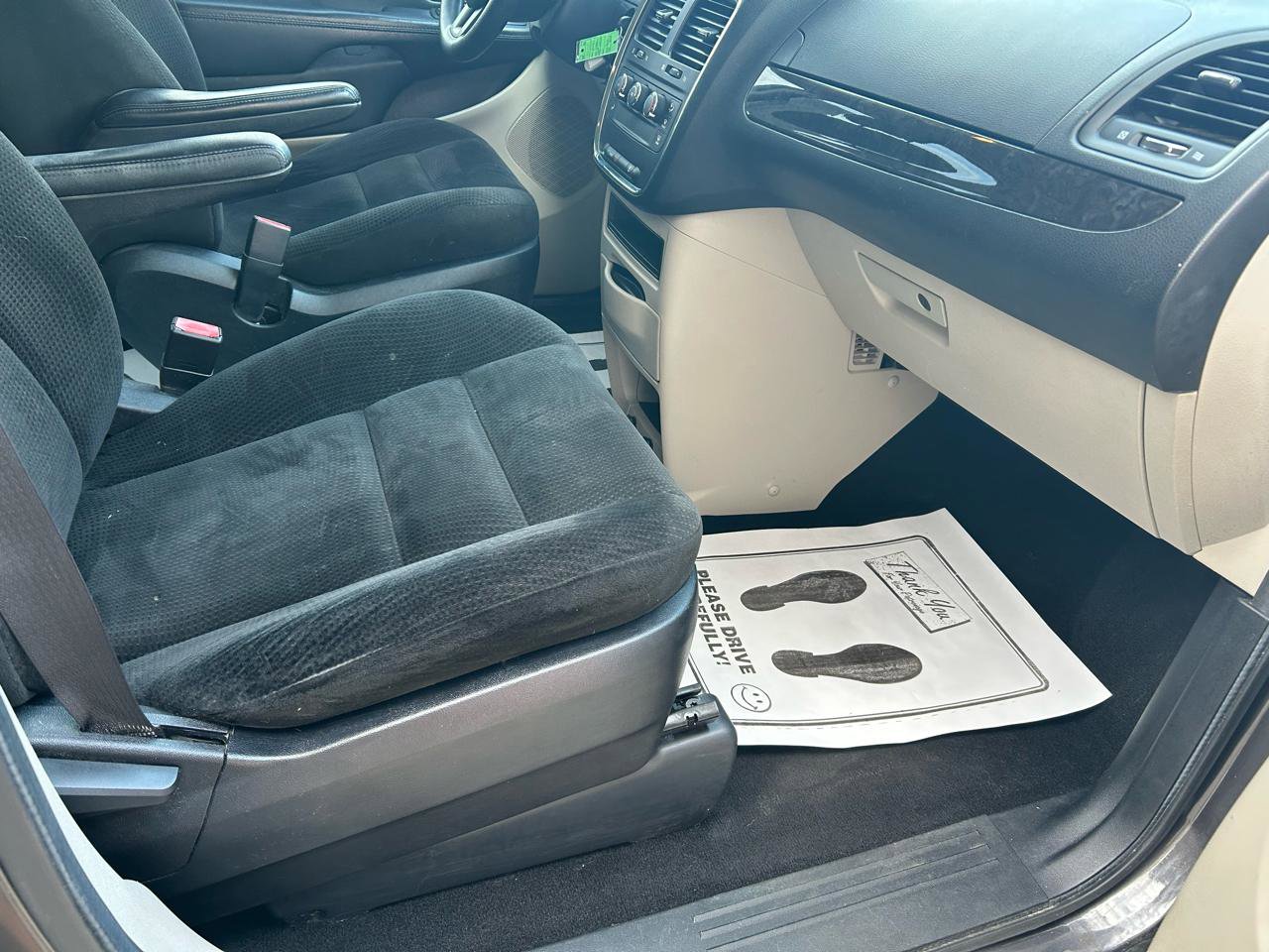 Used 2016 Dodge Grand Caravan SE image 12