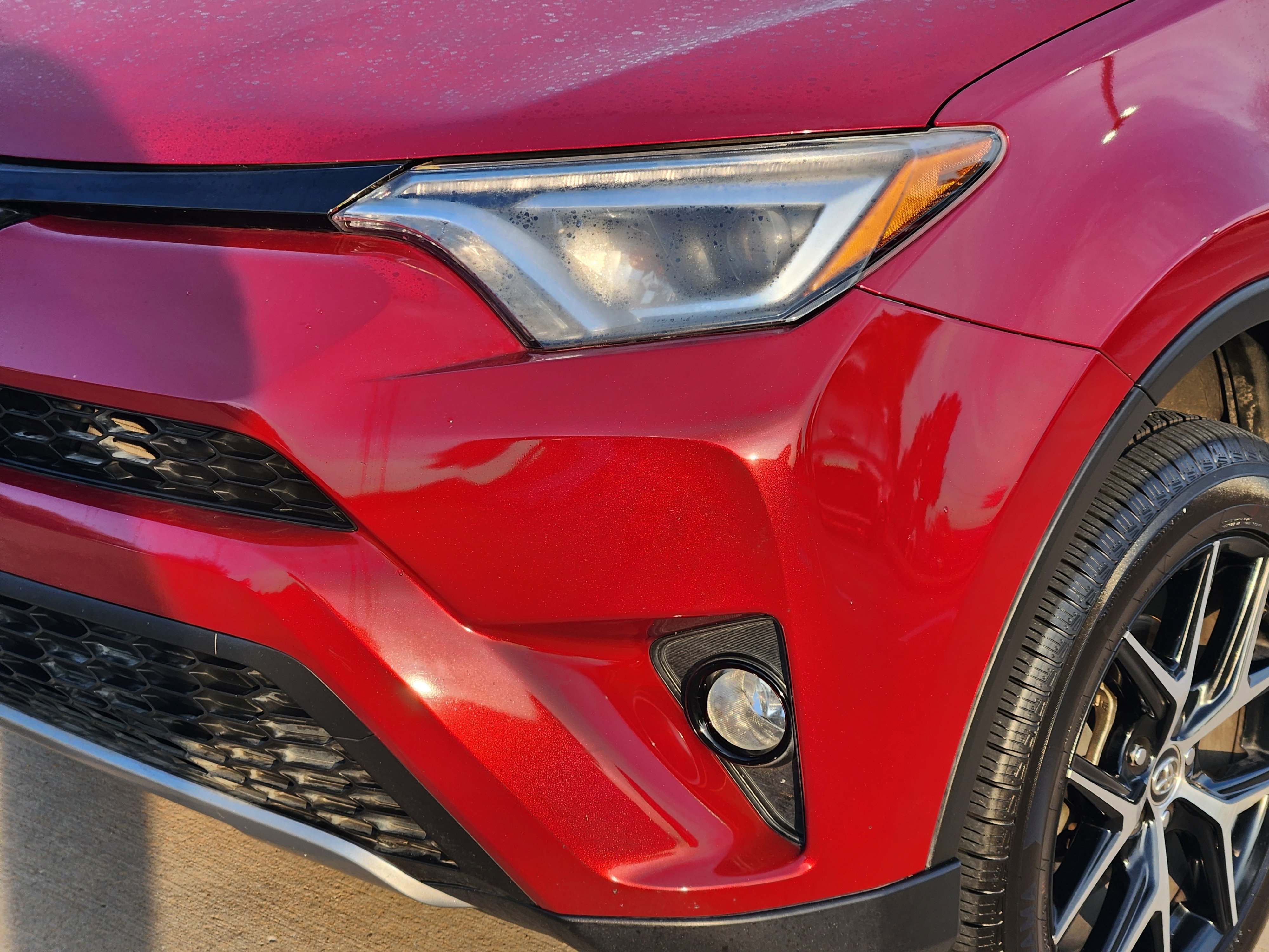 Used 2018 Toyota RAV4 SE image 6