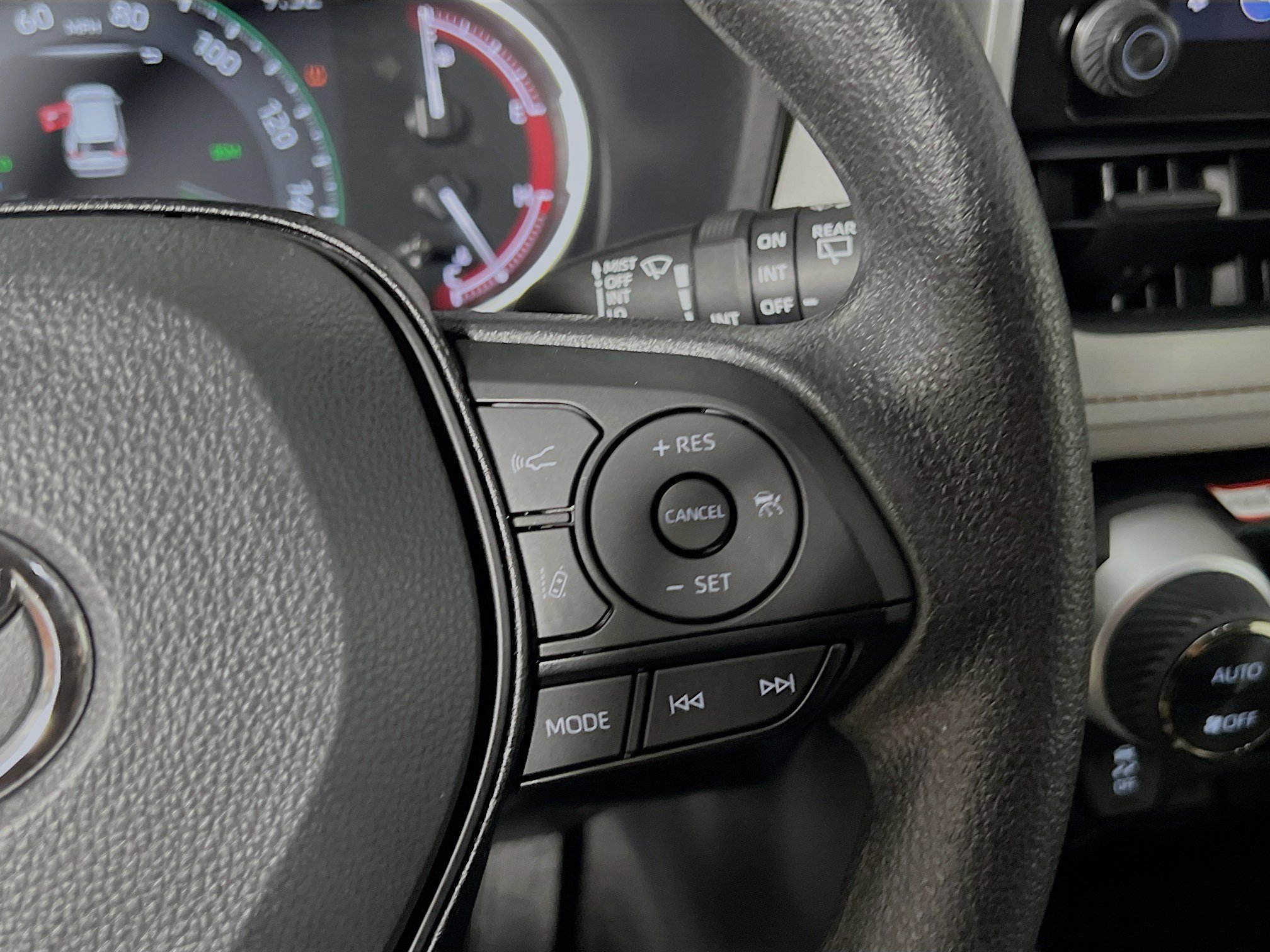 Used 2025 Toyota RAV4 XLE image 20