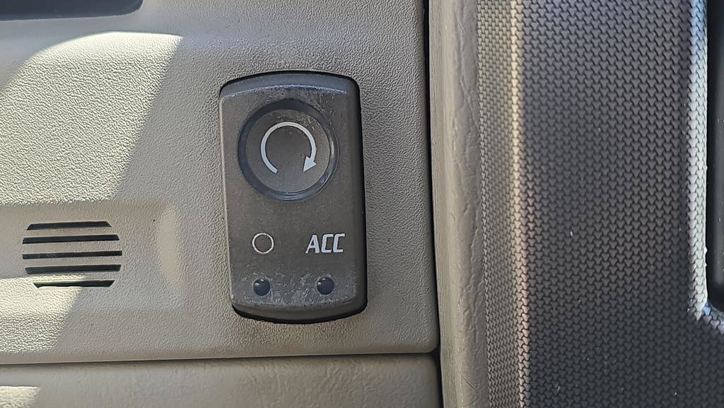 Used 2005 Cadillac XLR RWD image 24