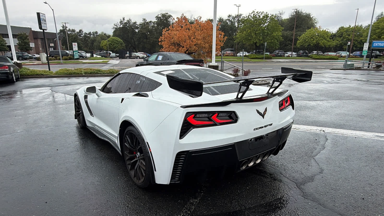 Used 2015 Chevrolet Corvette Z06 w/ 3LZ Preferred Equipment Group RWD image 7