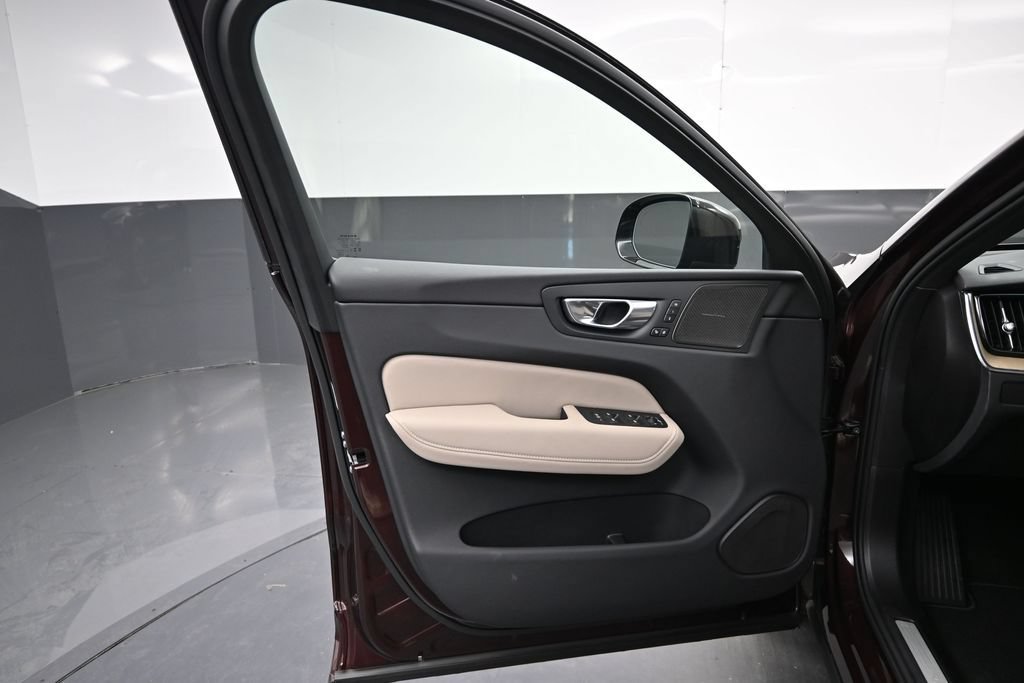 New 2026 Volvo XC60 T8 Plus w/ Climate Package AWD/4WD image 9