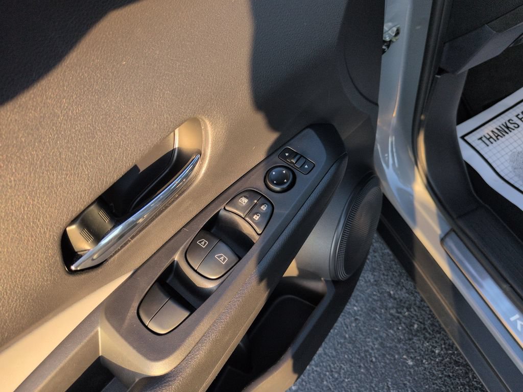 Used 2022 Nissan Kicks SR w/ Premium Package FWD image 11