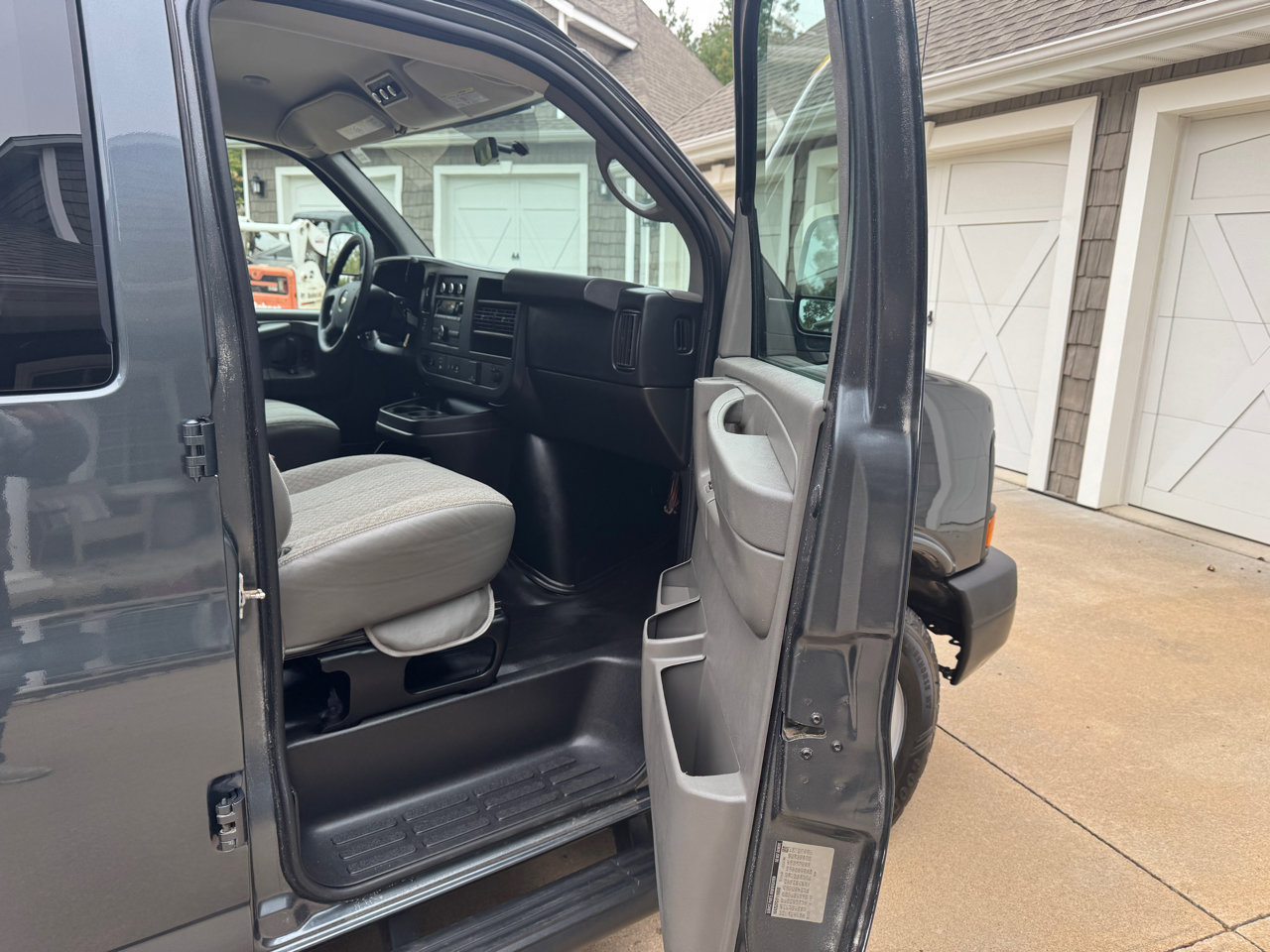 Used 2015 Chevrolet Express 3500 LS image 13