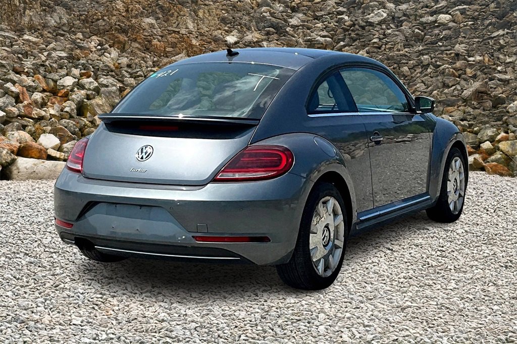 Used 2019 Volkswagen Beetle 2.0T SE image 2