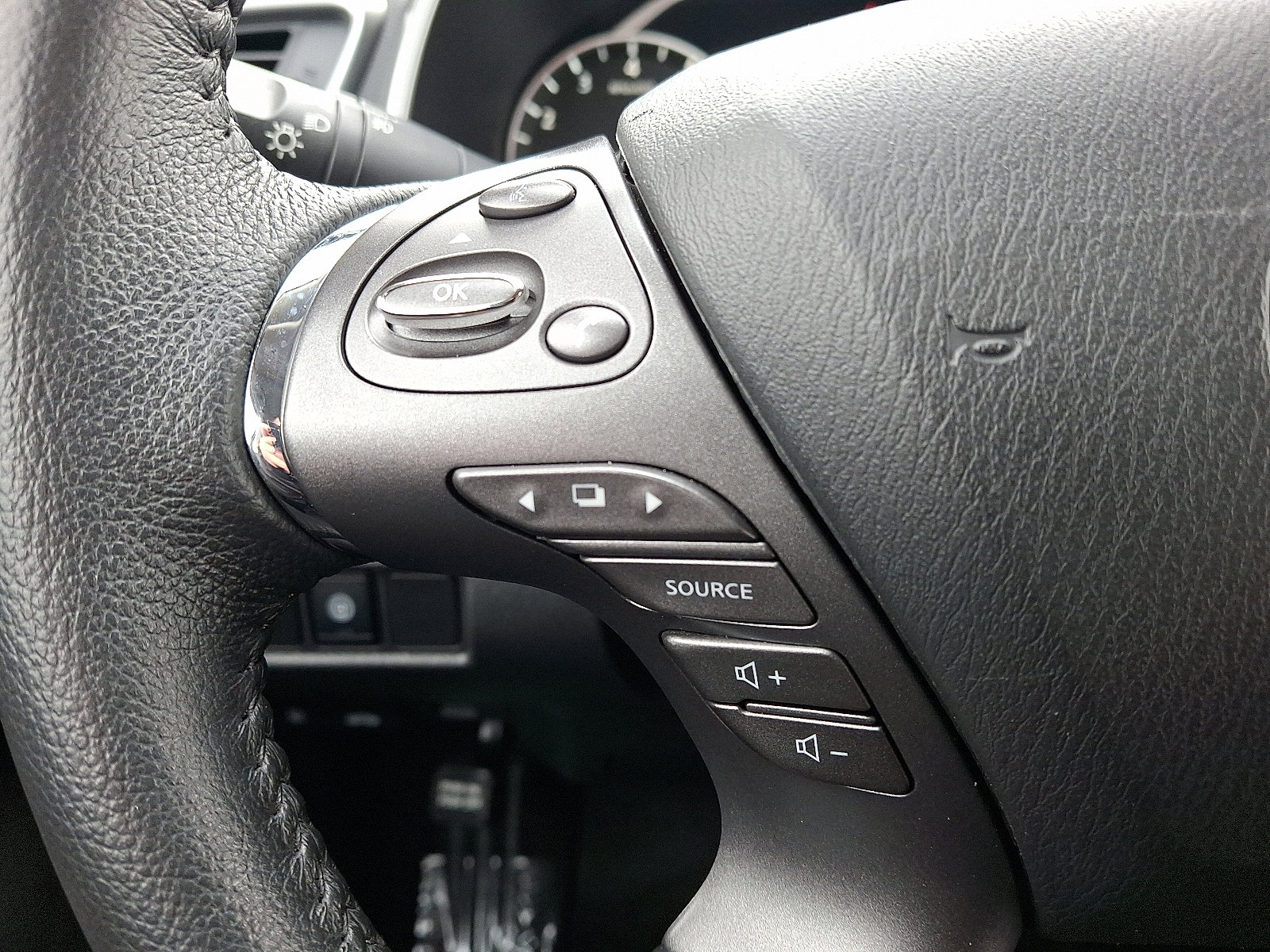 Used 2024 Nissan Murano SV w/ SV Midnight Edition Package image 20