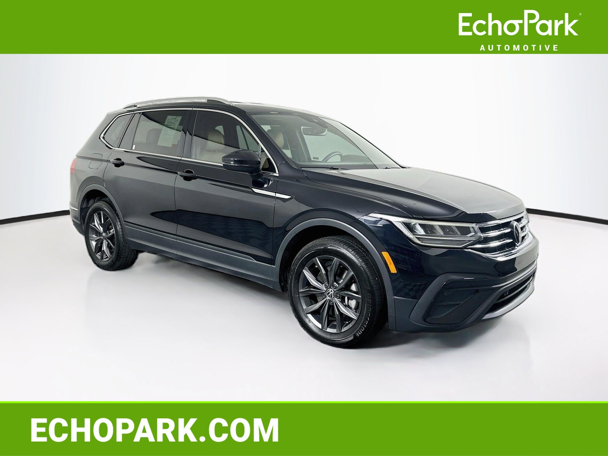 Used 2023 Volkswagen Tiguan SE FWD image 1