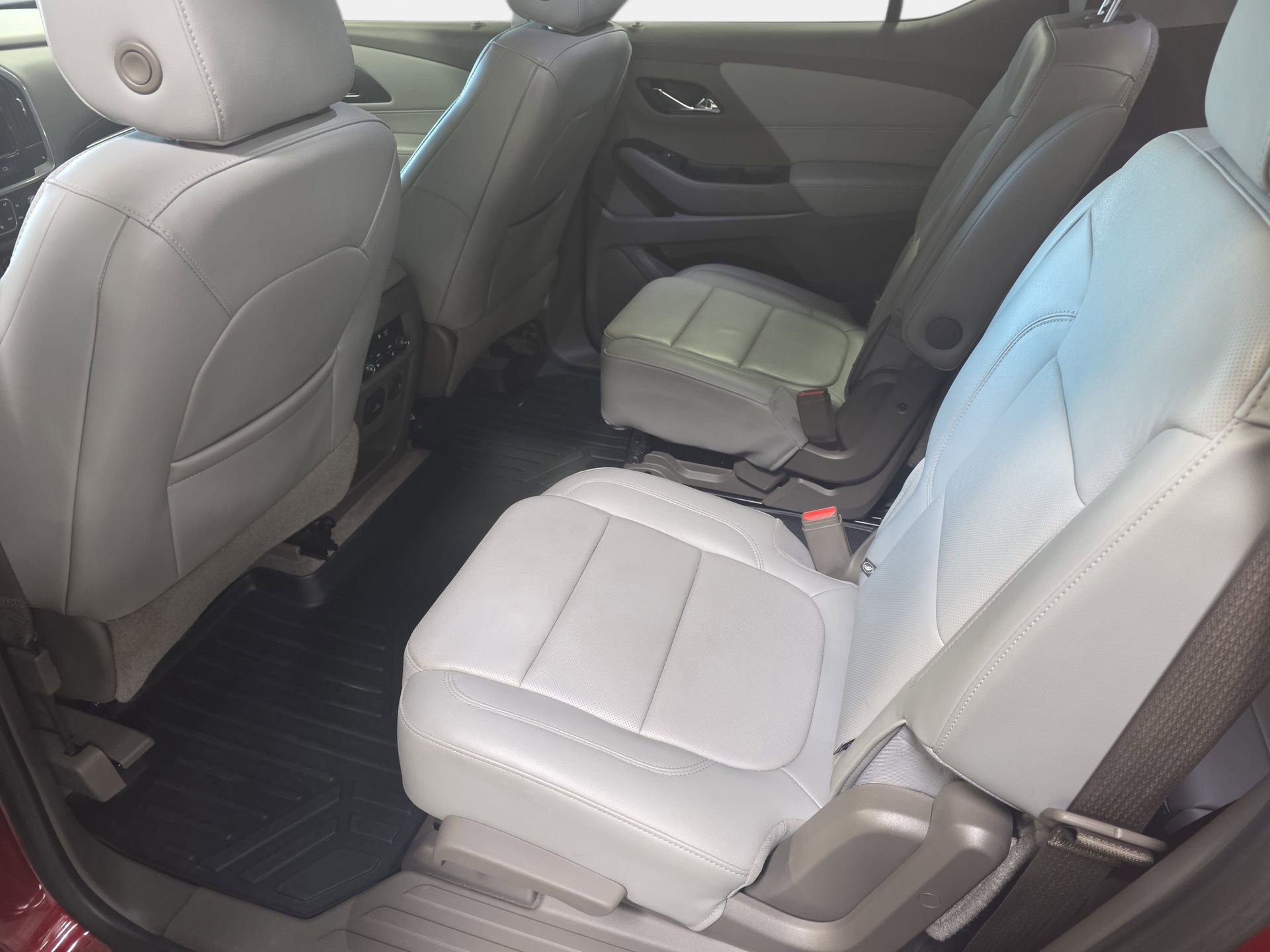 Used 2020 Chevrolet Traverse Premier FWD image 14