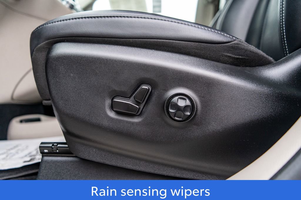 Used 2024 Chrysler Pacifica Select image 23