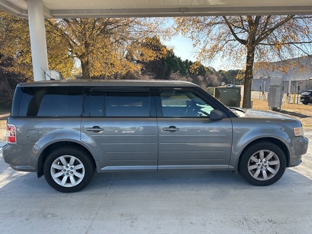 Used 2009 Ford Flex SE image 2