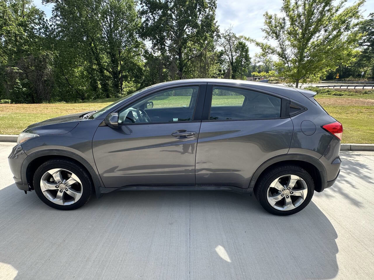 Used 2017 Honda HR-V LX image 7
