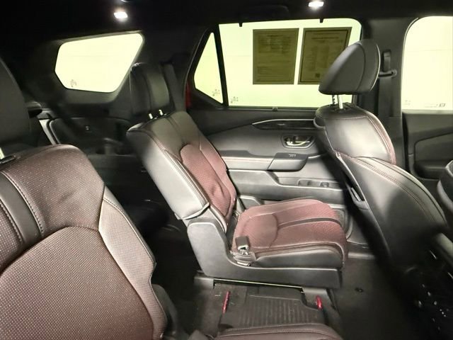 Used 2025 Honda Pilot Black Edition image 45