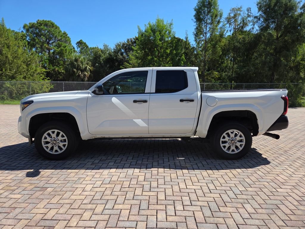 Certified 2024 Toyota Tacoma SR AWD/4WD image 8