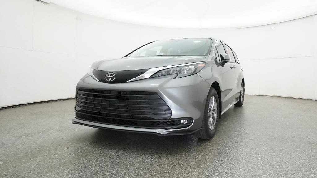 New 2026 Toyota Sienna XLE image 4