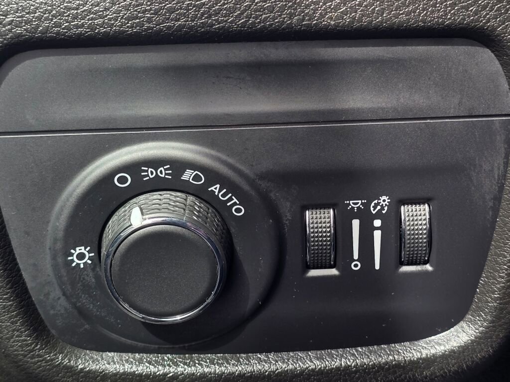 Used 2023 Jeep Grand Cherokee Altitude image 27