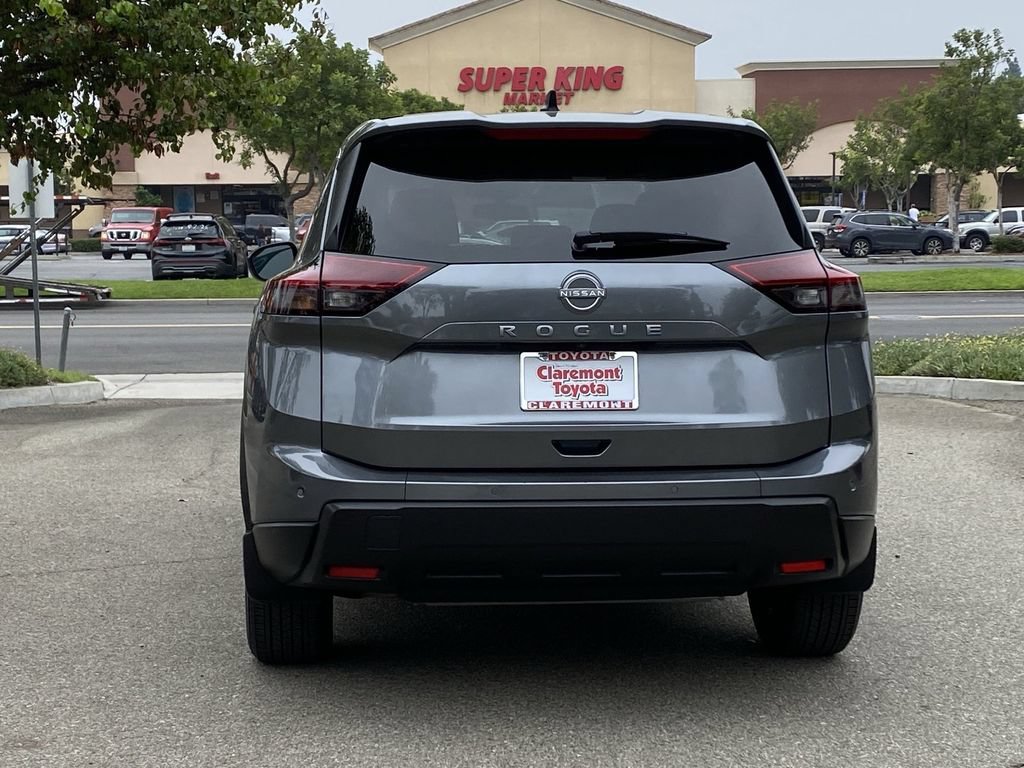 Used 2025 Nissan Rogue S FWD image 41