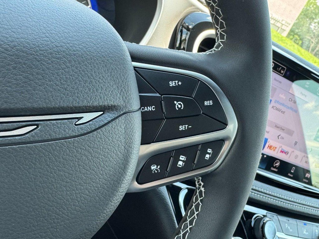New 2027 Chrysler Pacifica Select FWD image 15