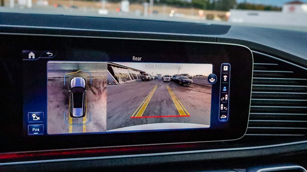 Used 2024 Mercedes-Benz GLS 450 4MATIC image 29