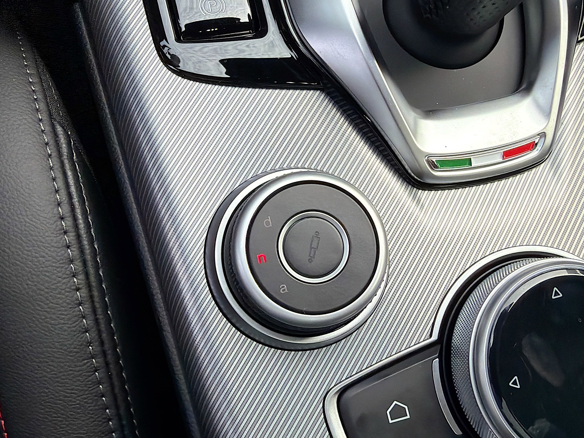 Used 2025 Alfa Romeo Giulia AWD w/ Driving Assist Package image 29