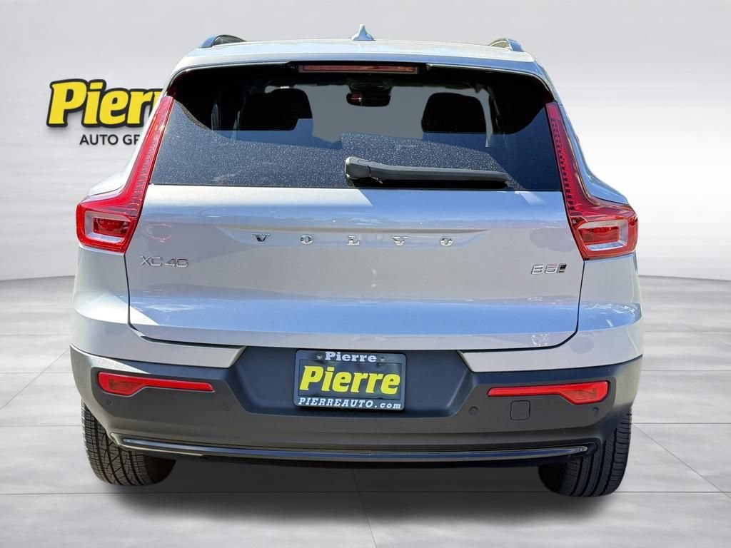 Used 2024 Volvo XC40 B5 Core AWD/4WD image 6