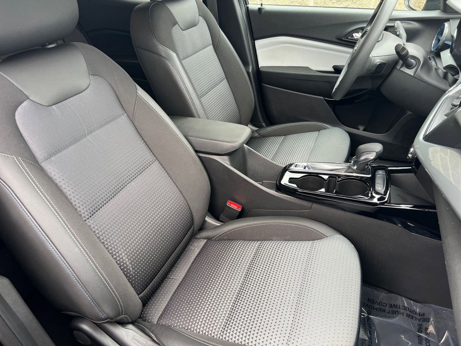 Used 2025 Chevrolet Trax LT image 36