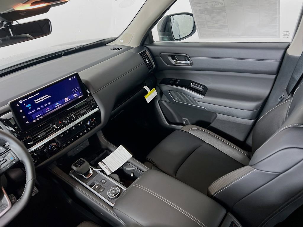 New 2026 Nissan Pathfinder SL image 21