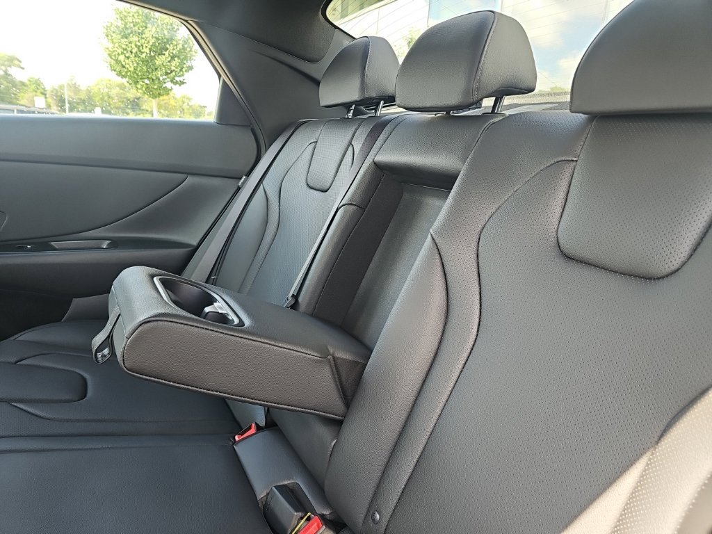 New 2026 Hyundai Elantra SEL Sport FWD image 30