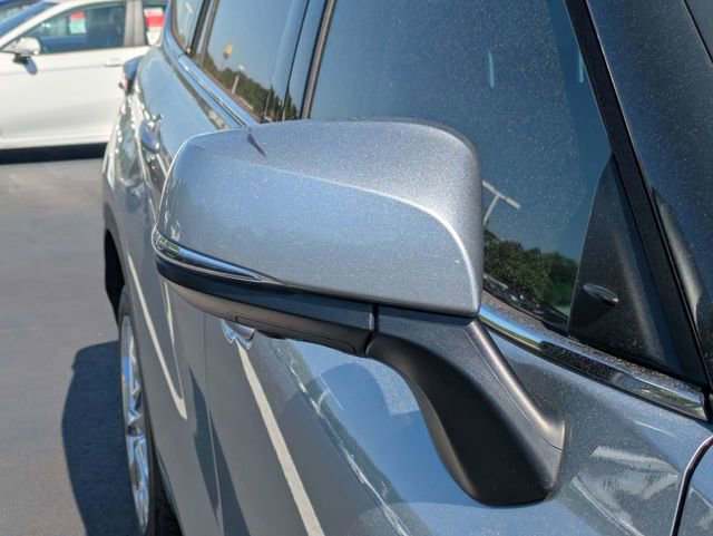 Used 2021 Toyota Highlander Limited FWD image 12