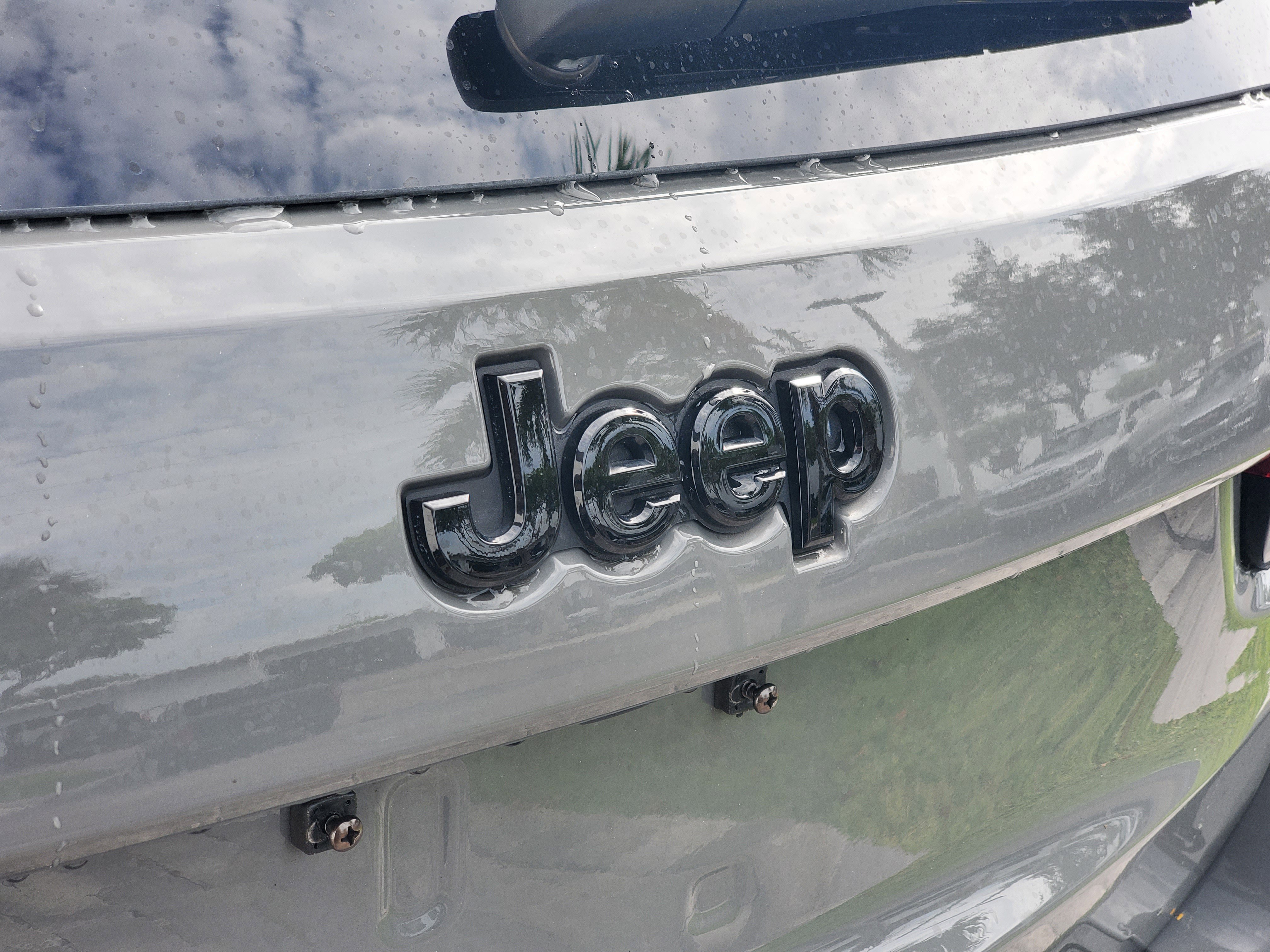 Used 2021 Jeep Grand Cherokee Laredo X AWD/4WD image 7