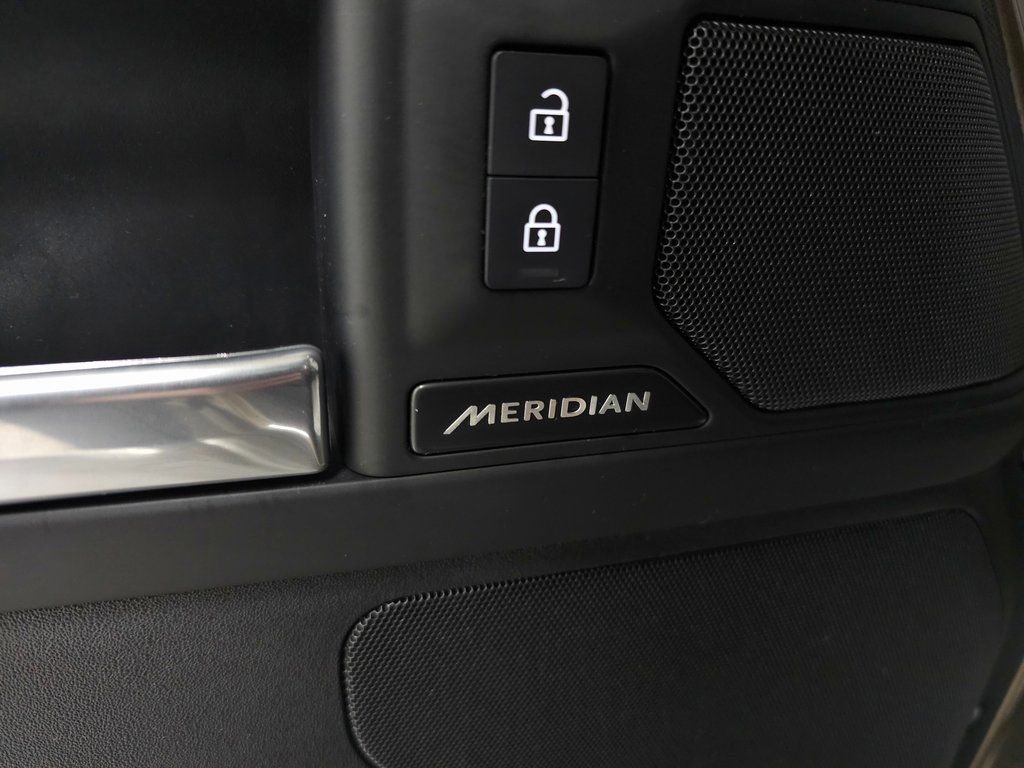 Used 2025 Land Rover Defender 110 S image 15