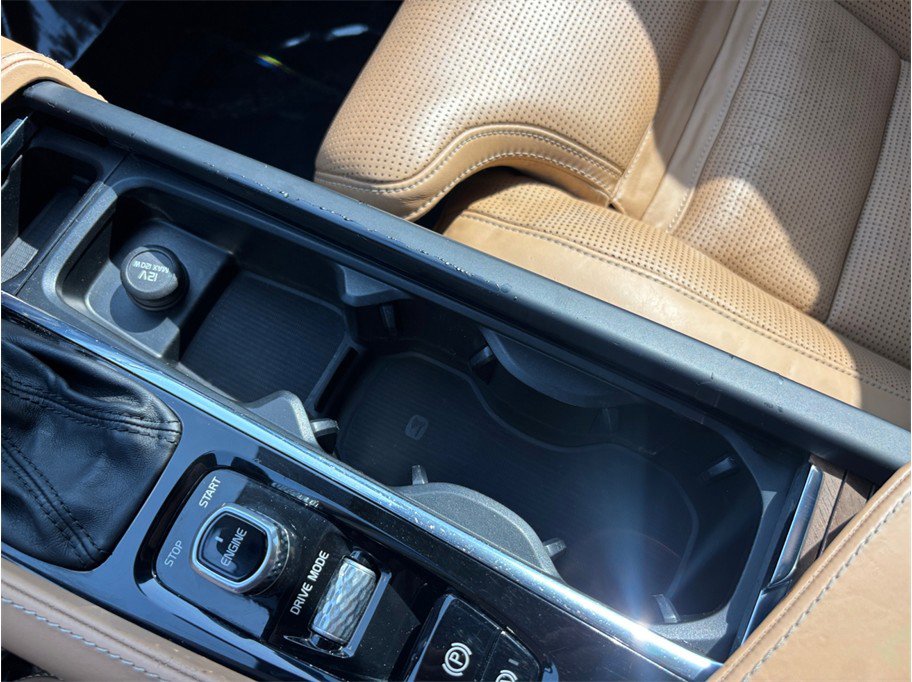 Used 2016 Volvo XC90 T6 Inscription w/ Vision Package image 37