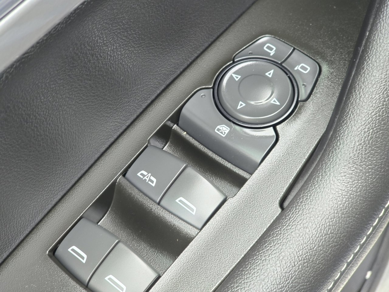 Used 2023 Chevrolet Blazer LT w/ Driver Confidence Package image 22