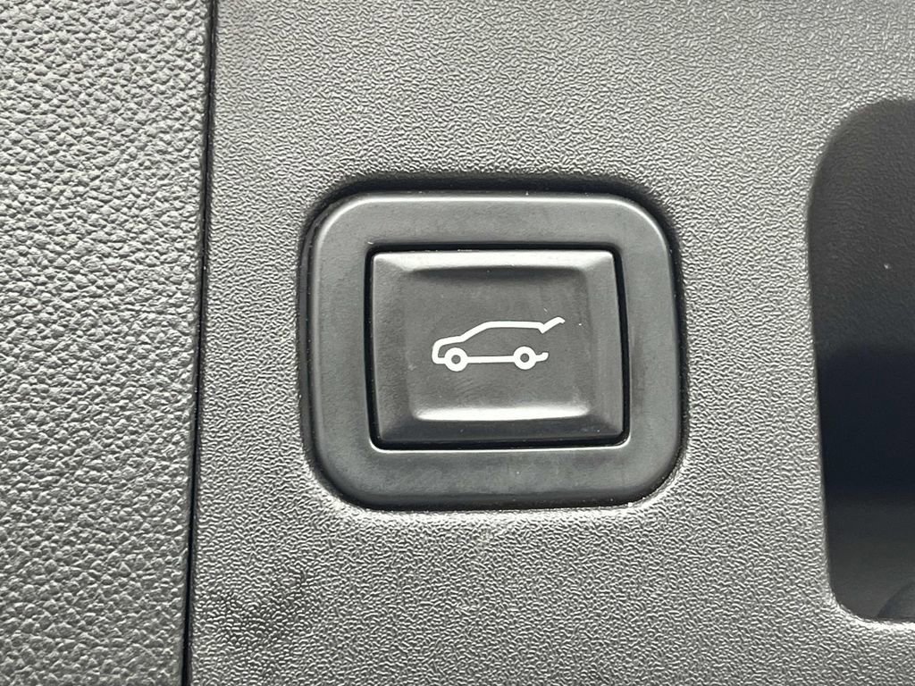 Used 2017 Cadillac XT5 Platinum w/ Driver Assist Package image 12