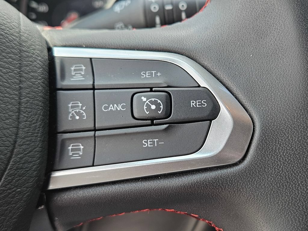Used 2025 Jeep Compass Trailhawk AWD/4WD image 32