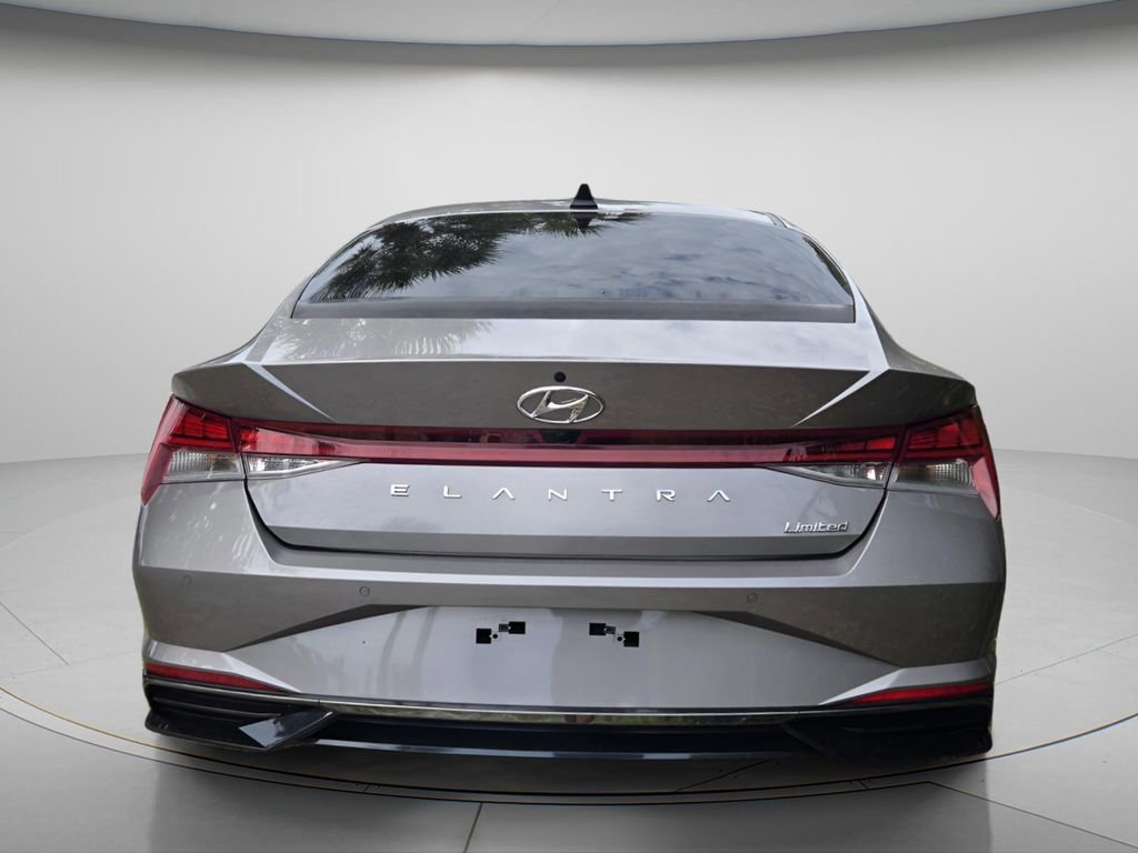 Used 2022 Hyundai Elantra Limited FWD image 5