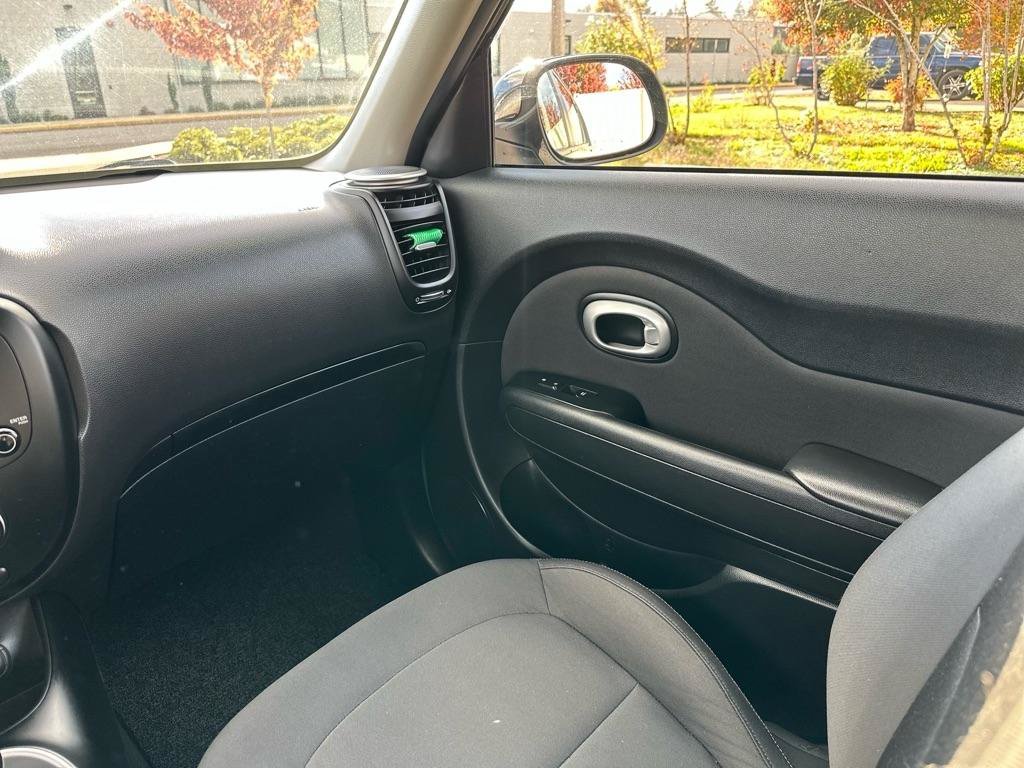 Used 2014 Kia Soul FWD image 11